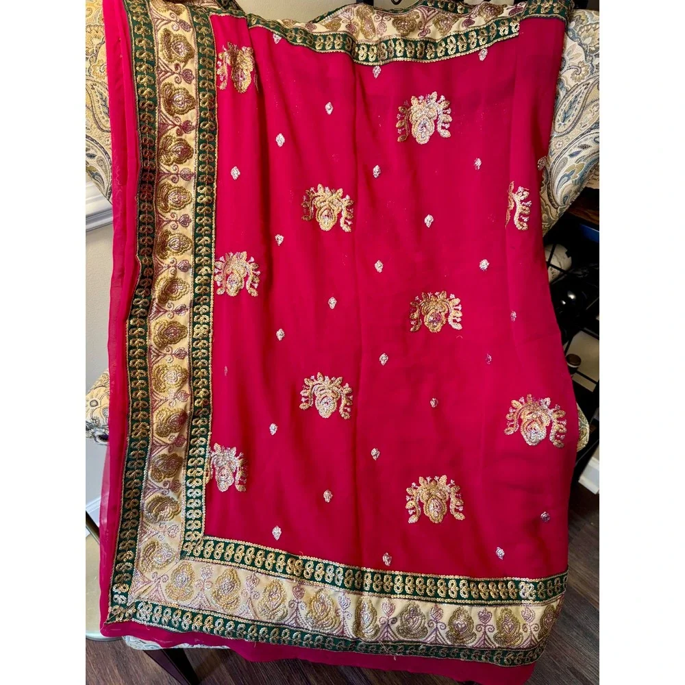 Magenta Georgette Saree Gold Sequins Embroidery Green Boarder Indian Handmade
